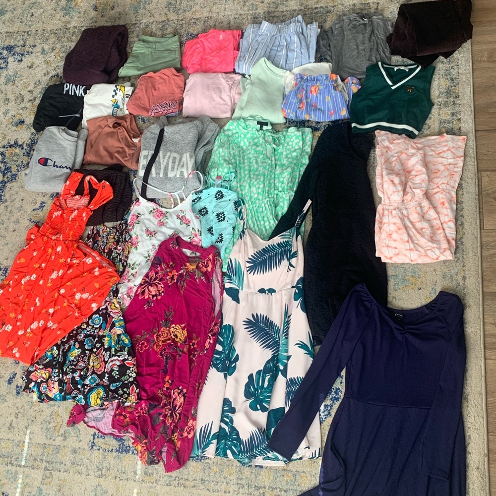 Women’s small/junior clothing bundle!